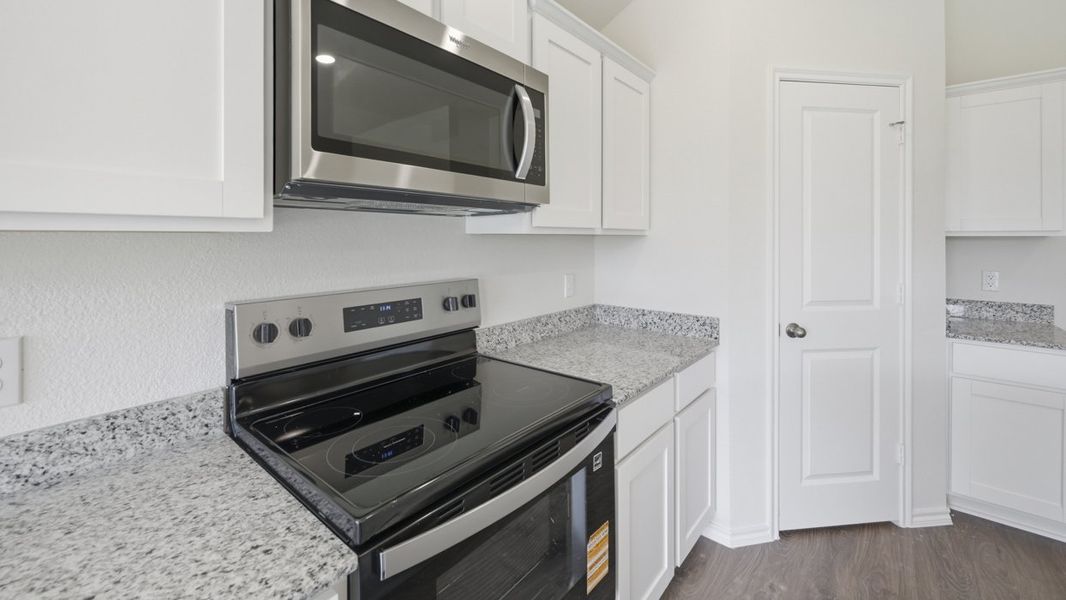 Furnished interior view inside a new home in Saddlebrook, Waxahachie (Image 14).