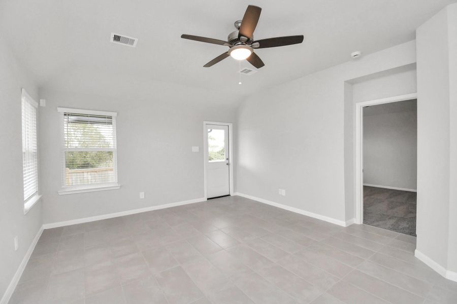 Spacious, unfurnished interior of a new home in Montgomery Ridge: Founders Collection, Montgomery (Image 24).