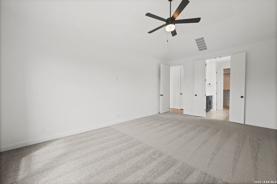 Spacious, unfurnished interior of a new home in The Crossvine, Schertz (Image 14).