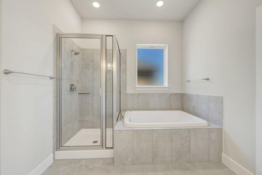 Owner's Shower - Tub