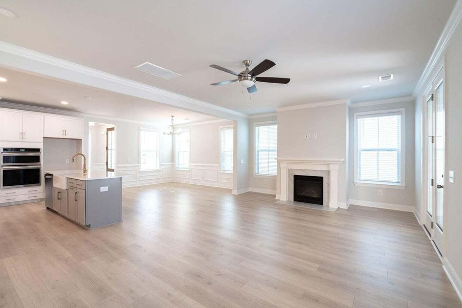 Spacious, unfurnished interior of a new home in Sweetgrass Station, Summerville (Image 12).