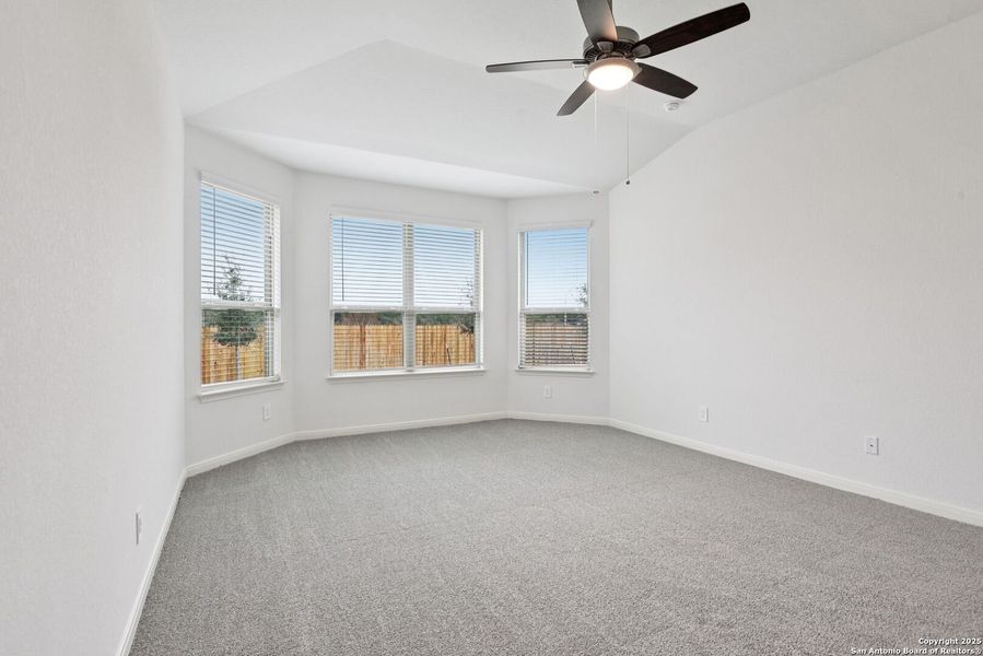 Spacious, unfurnished interior of a new home in Fox Falls, Boerne (Image 38).