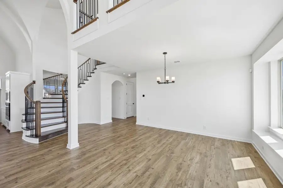 Spacious, unfurnished interior of a new home in Dominion of Pleasant Valley, Wylie (Image 14).