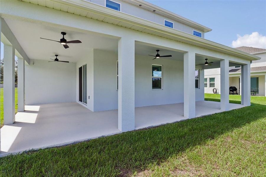 Exterior details and patio area of a home in Acuera Estates, Apopka (Image 4).