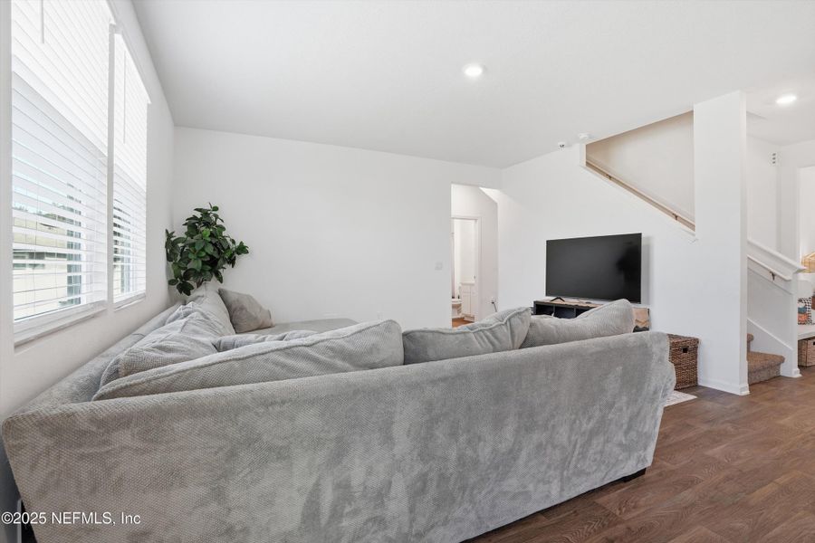 Furnished interior view inside a new home in Cross Creek Express, Green Cove Springs (Image 9).