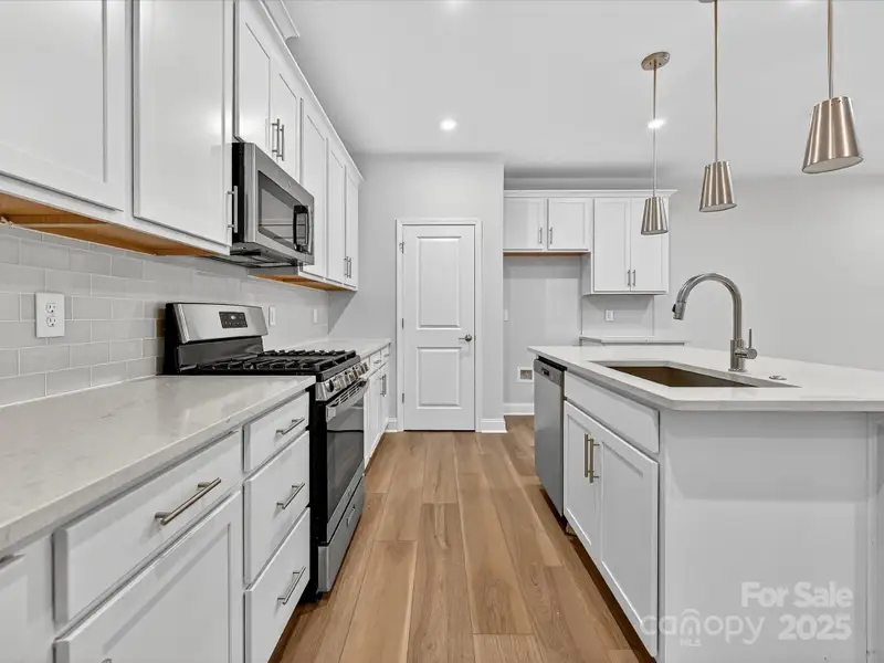 Chef's Kitchen Layout with Gas Cooktop.