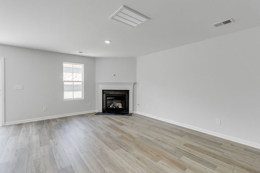 Spacious, unfurnished interior of a new home in Ellington, Elgin (Image 17).