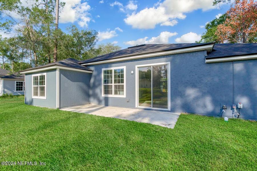 Exterior details and patio area of a home in , Jacksonville (Image 3).