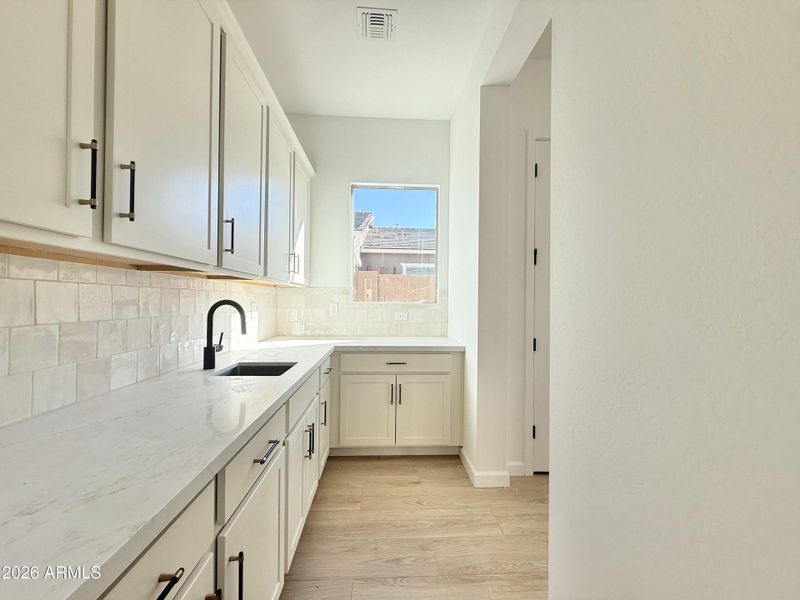 012 Butler's Pantry 012 Butler's Pantry