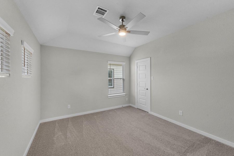 Spacious, unfurnished interior of a new home in Morton Creek Ranch, Katy (Image 27).