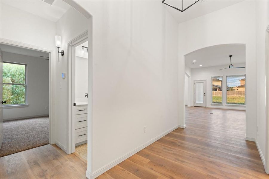 Spacious, unfurnished interior of a new home in , Cleburne (Image 26).