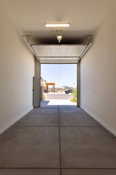 Spacious, unfurnished interior of a new home in Rancho Mirage, Maricopa (Image 35). Spacious, unfurnished interior of a new home in Rancho Mirage, Maricopa (Image 35).