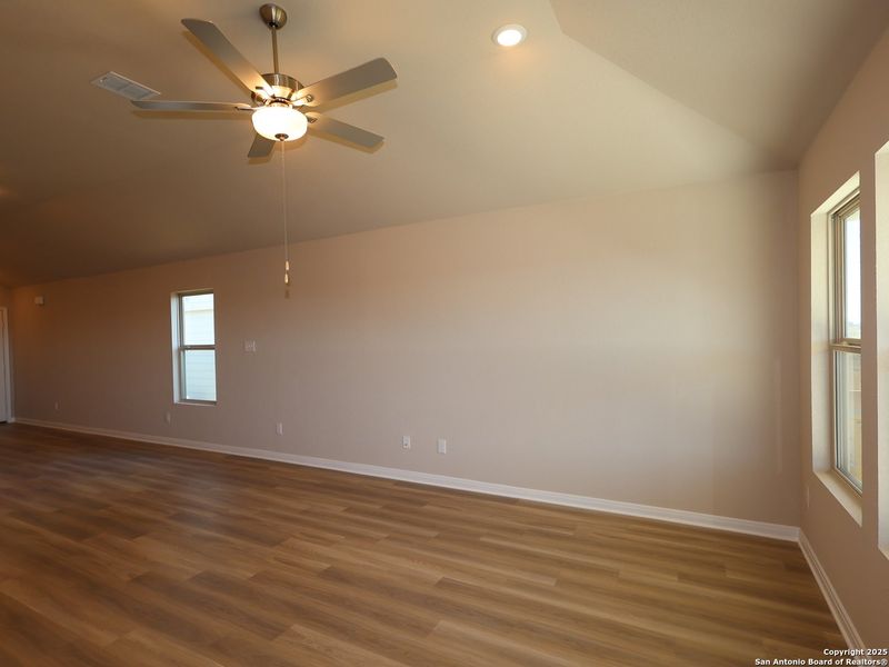 Spacious, unfurnished interior of a new home in Paloma Park, Converse (Image 25).