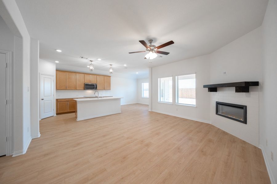 Spacious, unfurnished interior of a new home in Churchill, Anna (Image 15).