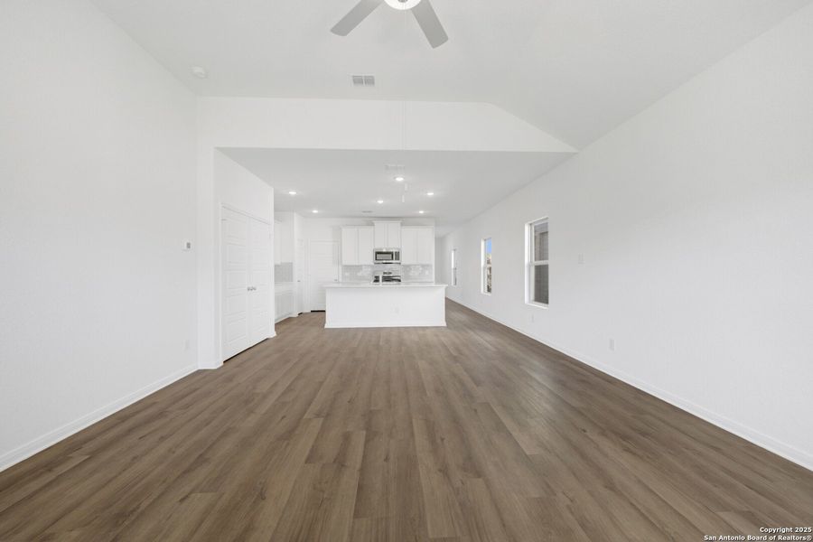Spacious, unfurnished interior of a new home in Winding Brook, San Antonio (Image 23).