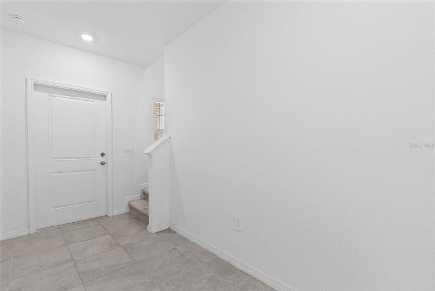 Spacious, unfurnished interior of a new home in , Bradenton (Image 28).