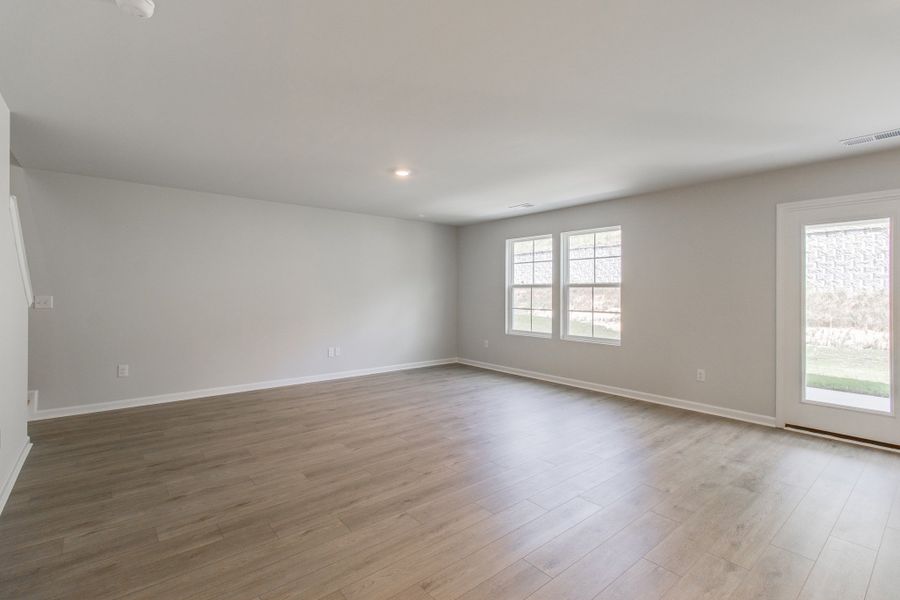 Spacious, unfurnished interior of a new home in Bluefield, Lexington (Image 24).