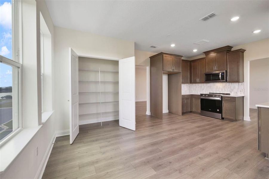 Spacious, unfurnished interior of a new home in Gatherings® of Lake Nona, Orlando (Image 19).
