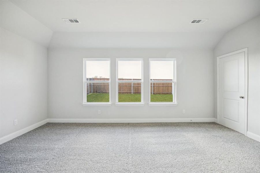 Spacious, unfurnished interior of a new home in Santorini, Seagoville (Image 15).