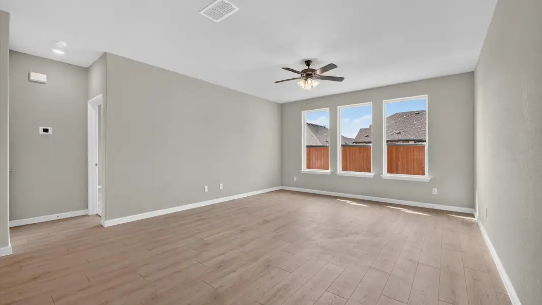 Spacious, unfurnished interior of a new home in Bluestem, Rhome (Image 12).
