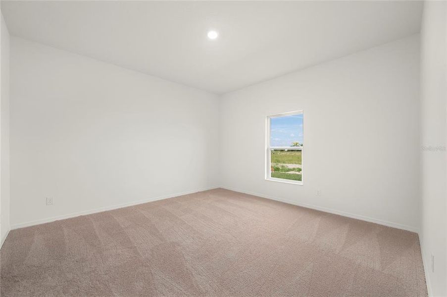 Spacious, unfurnished interior of a new home in Gum Lake Preserve, Lake Alfred (Image 9).