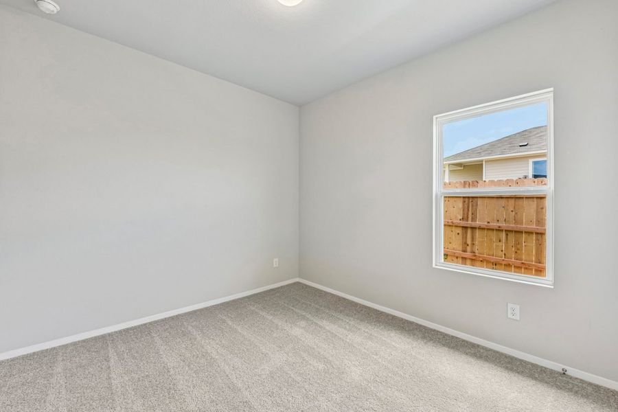 Spacious, unfurnished interior of a new home in Cloverleaf, Austin (Image 16).