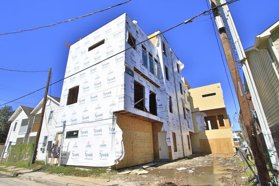 Condo located in Houston, TX showcasing its design and architecture (Image 4). Condo located in Houston, TX showcasing its design and architecture (Image 4).