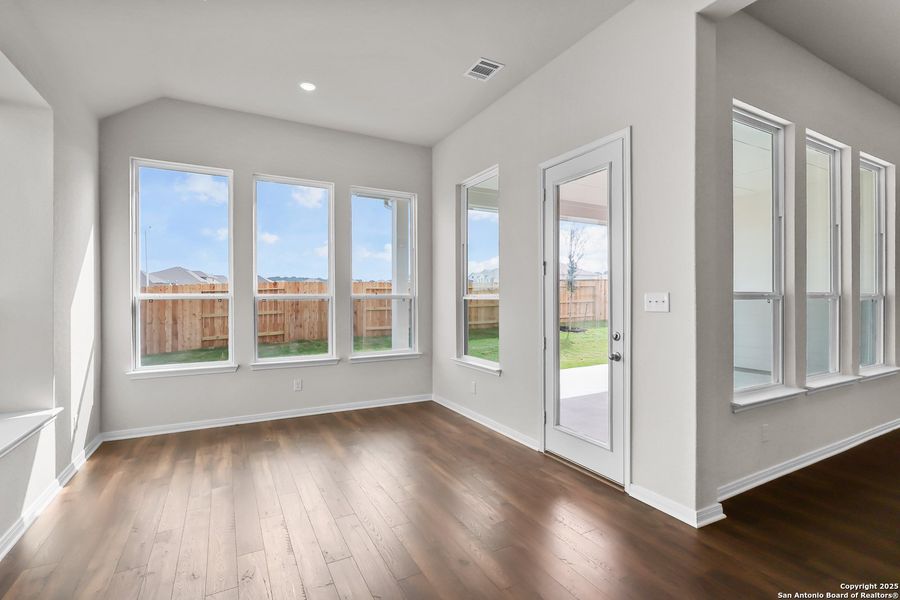 Spacious, unfurnished interior of a new home in Homestead, Schertz (Image 19).