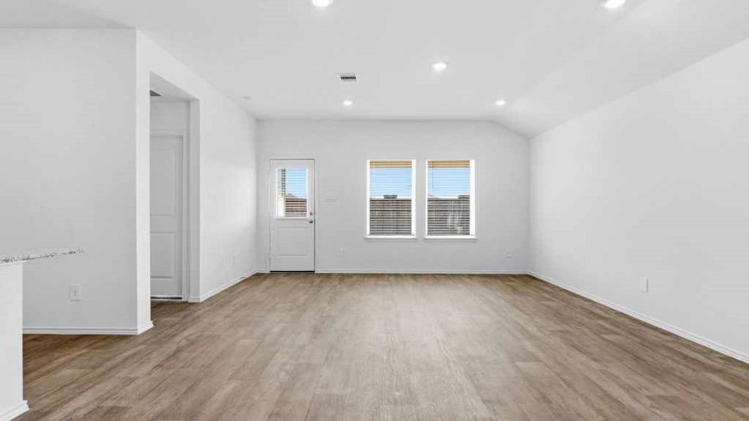 Spacious, unfurnished interior of a new home in Tamarron, Fulshear (Image 24).