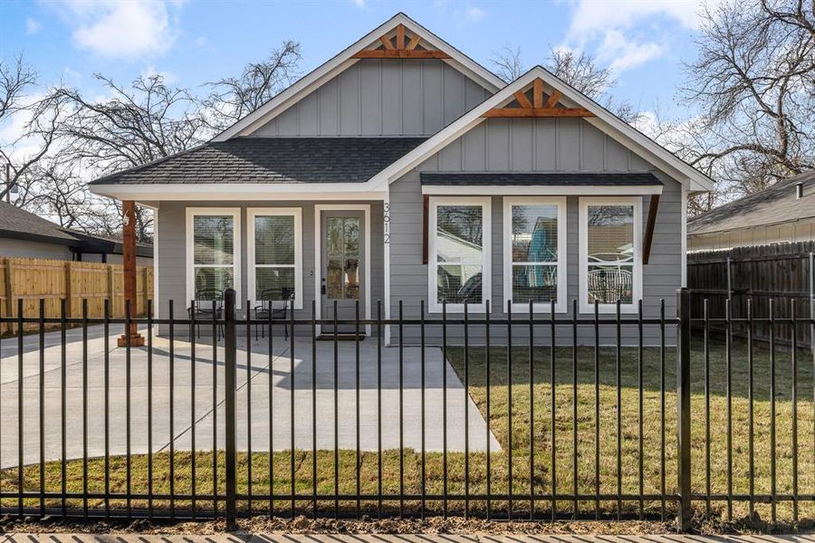 View of front of home featuring a front lawn