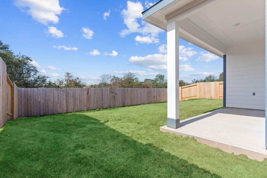 Exterior details and patio area of a home in Holly Ridge, Rosenberg (Image 3).
