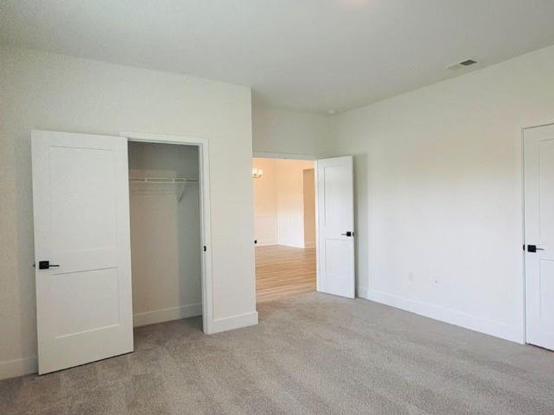 Spacious, unfurnished interior of a new home in Tuscany Hills, Douglasville (Image 28).