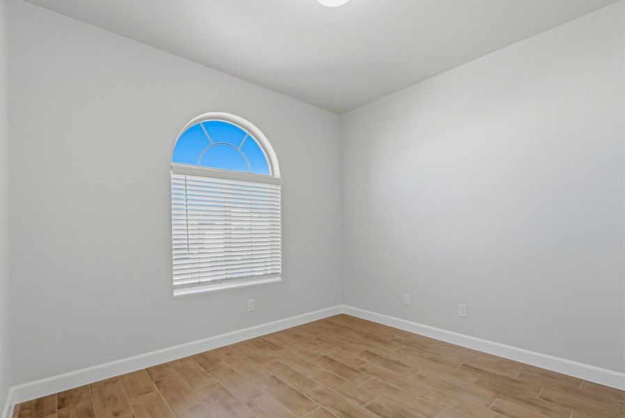 Spacious, unfurnished interior of a new home in Paseo Del Este, El Paso (Image 20).