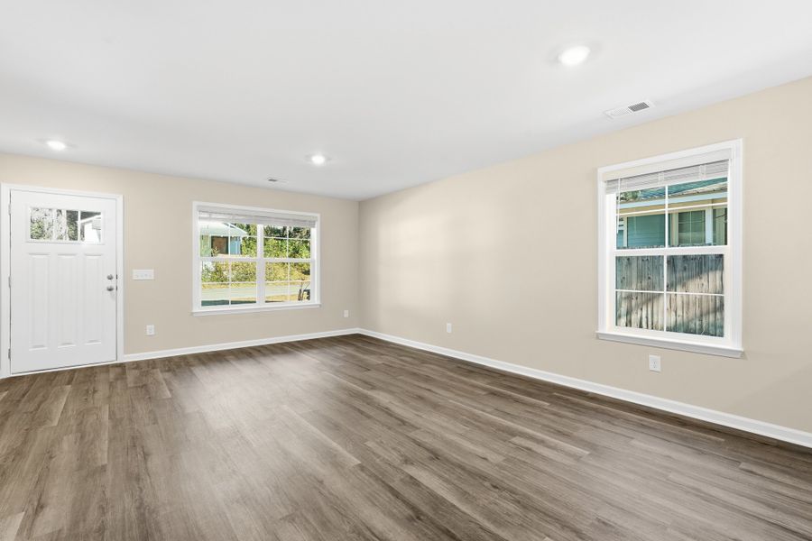 Spacious, unfurnished interior of a new home in Select Homesites Ridgeland, Ridgeland (Image 11).