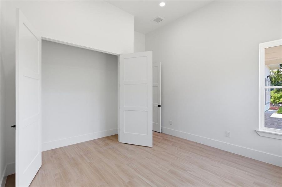 Spacious, unfurnished interior of a new home in , Gainesville (Image 40). Spacious, unfurnished interior of a new home in , Gainesville (Image 40).