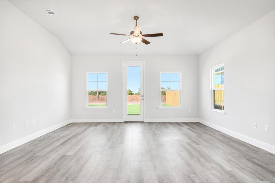 Spacious, unfurnished interior of a new home in The Bluffs at Lafayette, Freeport (Image 11).