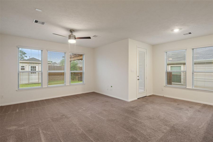 Spacious, unfurnished interior of a new home in Grace Landing, Willis (Image 12).
