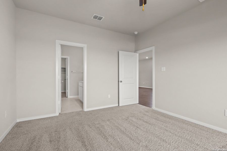 Spacious, unfurnished interior of a new home in The Parklands, Schertz (Image 30).