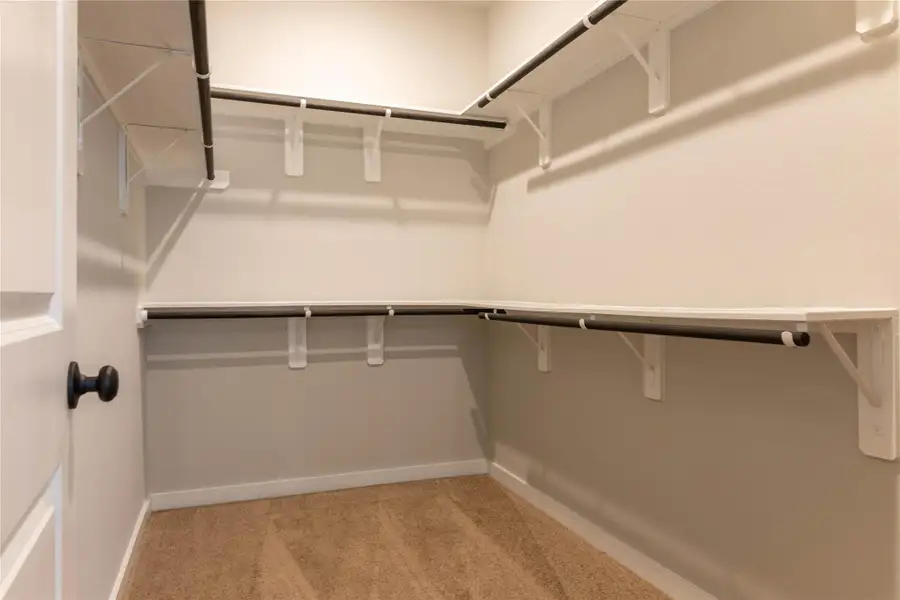 Spacious, unfurnished interior of a new home in La Segarra 40', Brookshire (Image 22).