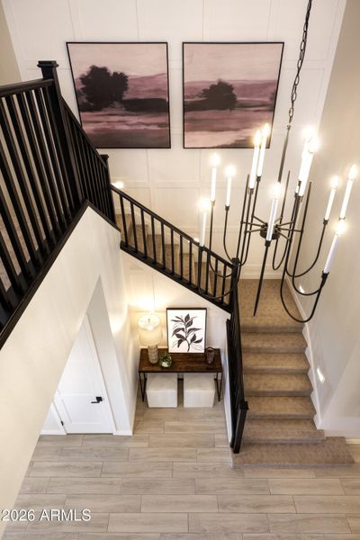 Waterston Central Ventana Foyer Vertical