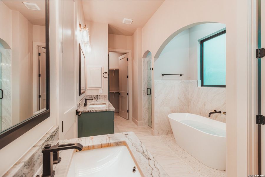 Furnished interior view inside a new home in , La Vernia (Image 6).