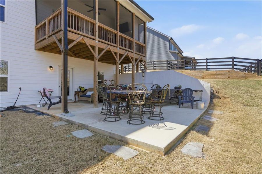 Exterior details and patio area of a home in , Dallas (Image 24).