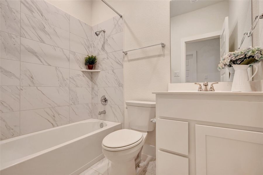 Furnished interior view inside a new home in Cross Creek Ranch 45′, Fulshear (Image 11).