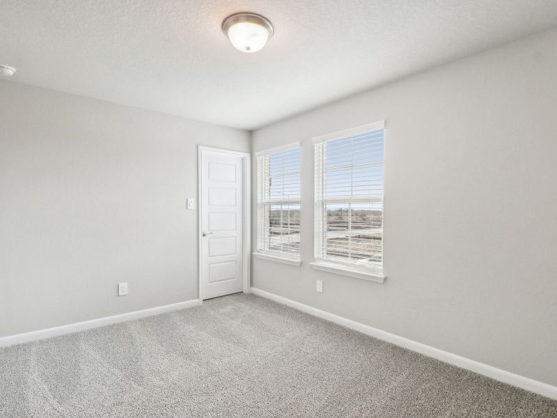 Spacious, unfurnished interior of a new home in Royal Crest, San Antonio (Image 29).