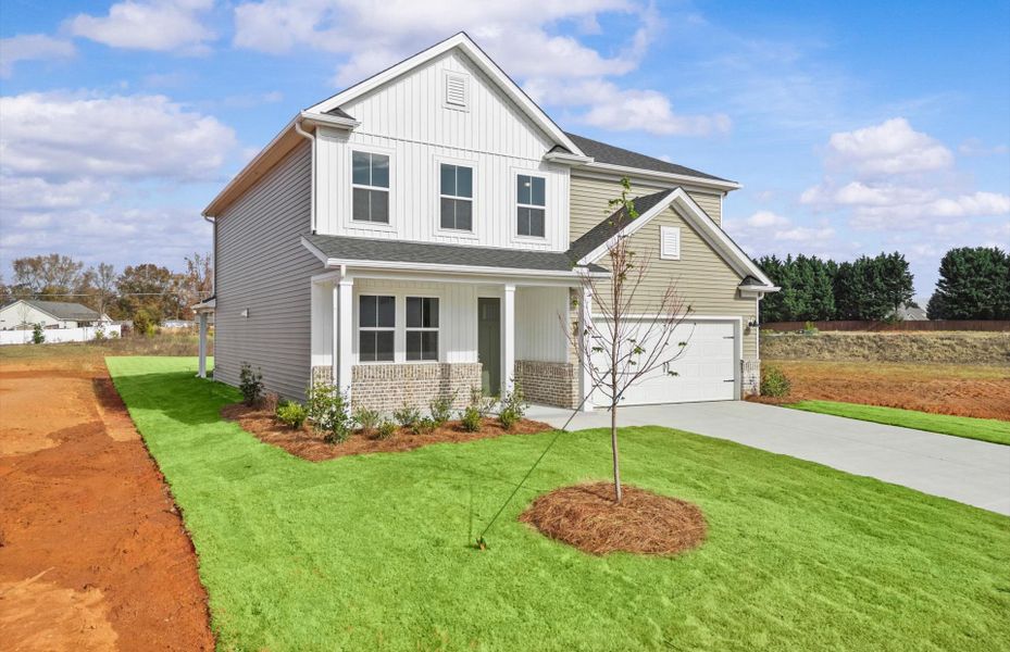 Front exterior of a new home in Fox Hollow, Spartanburg, SC, highlighting curb appeal (Image 1). Front exterior of a new home in Fox Hollow, Spartanburg, SC, highlighting curb appeal (Image 1).