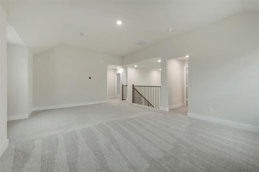Spacious, unfurnished interior of a new home in Chaparral Park, Oak Point (Image 21).
