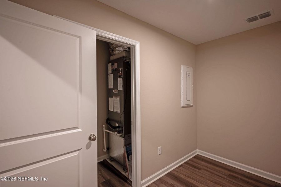 Spacious, unfurnished interior of a new home in Edinburgh Village, Jacksonville (Image 28).