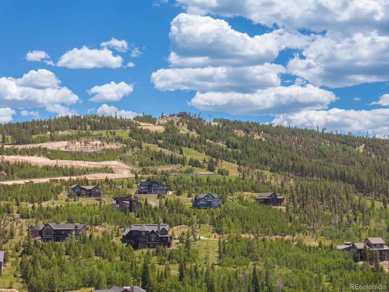 Image 6 of a home in . Image 6 of a home in .