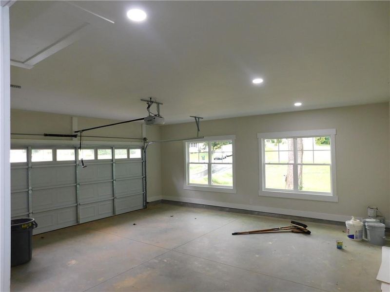 Spacious, unfurnished interior of a new home in , Dahlonega (Image 20).