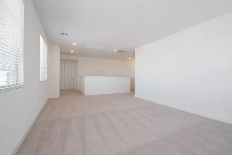 Spacious, unfurnished interior of a new home in Terraza, San Tan Valley (Image 12). Spacious, unfurnished interior of a new home in Terraza, San Tan Valley (Image 12).